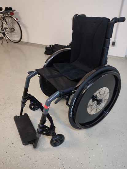 Rollstuhl und Zubehör: Küschall Champion Rollstuhl neuwertig