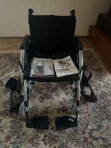 Rollstuhl und Zubehör: BREEZY RubiX² LEICHTGEWICHTROLLSTUHL