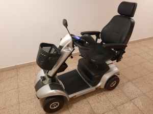 Behindertengerechtes Auto: Elektromobil  Elegance  der Firma  Prima Aktiv  zu