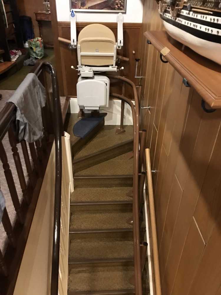 Foto Treppenlift handicare Minivator 2000 in beige