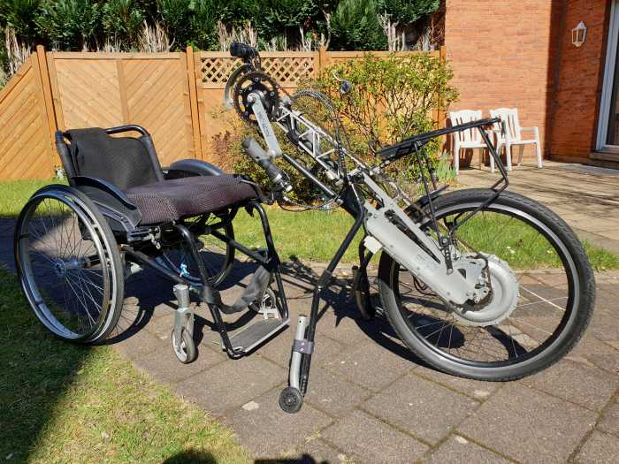 Foto Proaktiv E-Vorspannbike mit Rollstuhl
