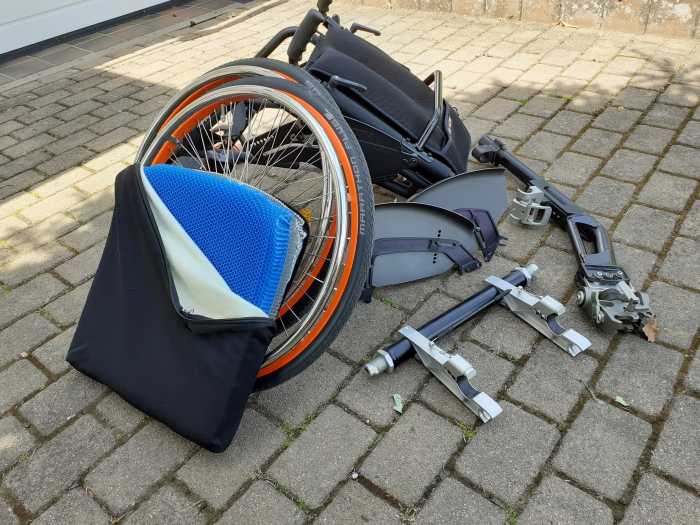 Foto ProActiv E-Bike mit Rollstuhl