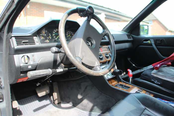 Foto Oltimer Mercedes 300CE