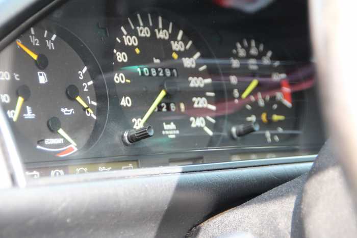 Foto Oltimer Mercedes 300CE