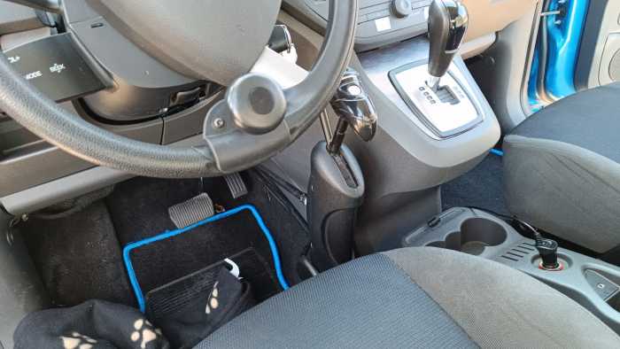 behindertengerechtes-auto-gebraucht Ford C-Max m. Handgas u.  Ladeboy