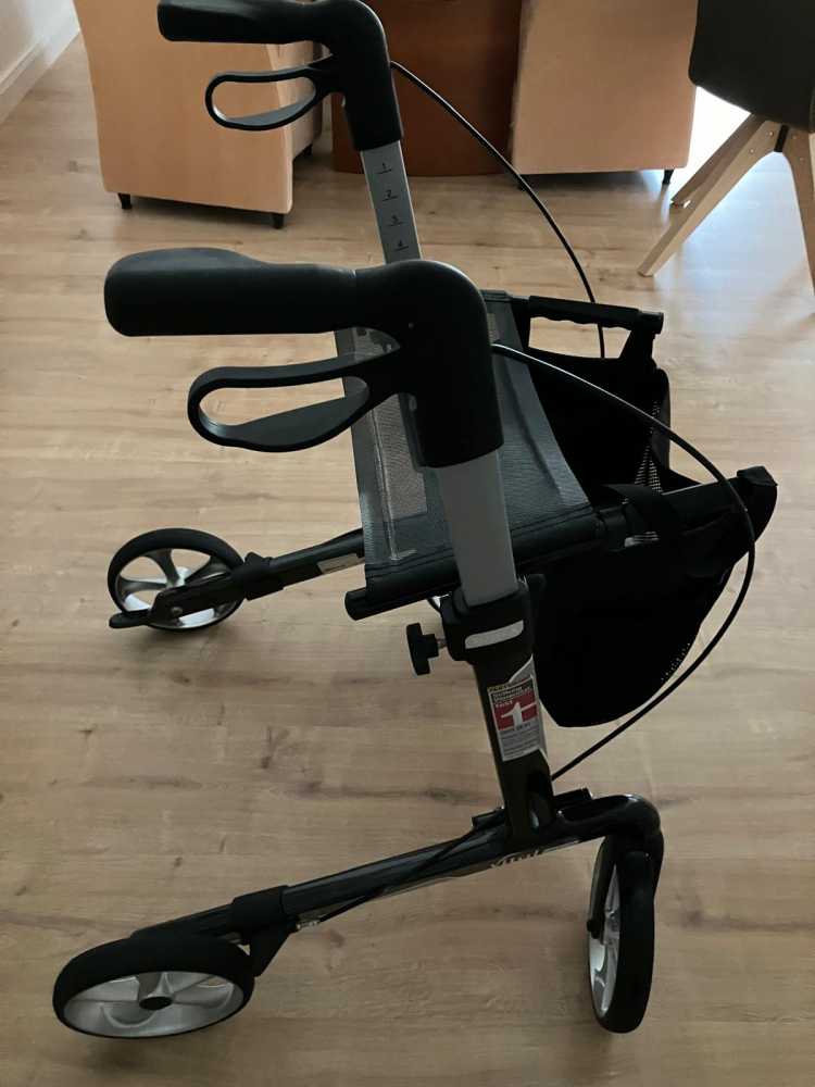 Foto Rollator  Russka Vital Carbon 54cm 62cm 