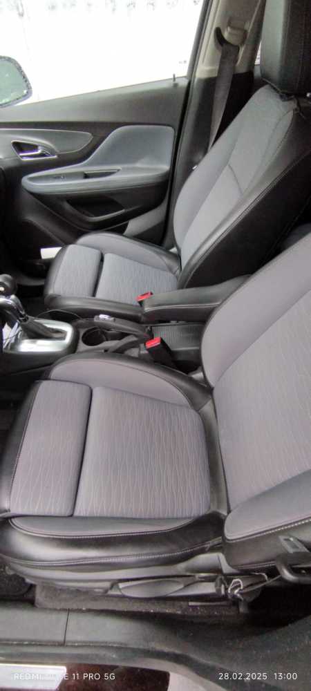 Foto Opel Mokka mit Gasring und Handbetriebsbremse
