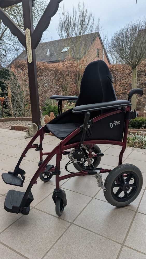 Foto Drive D-Lite Transportrollstuhl, 12.5 Zoll Räder
