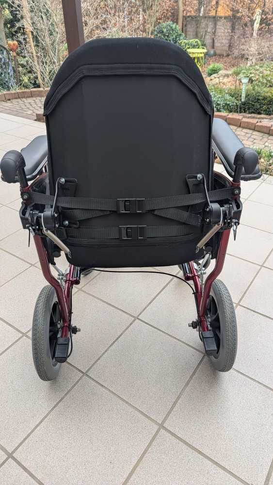 Foto Drive D-Lite Transportrollstuhl, 12.5 Zoll Räder