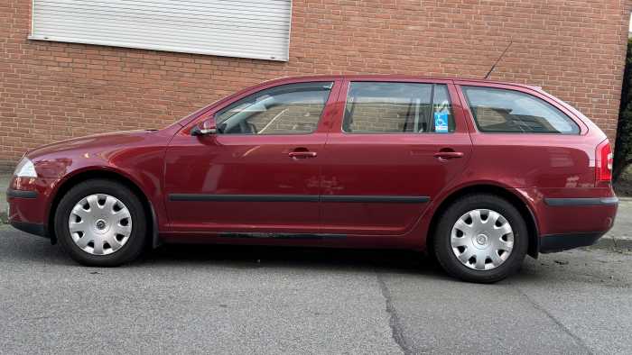 behindertengerechtes-auto-gebraucht Skoda Octavia 1,6 mit Handgas und Rollstuhllift