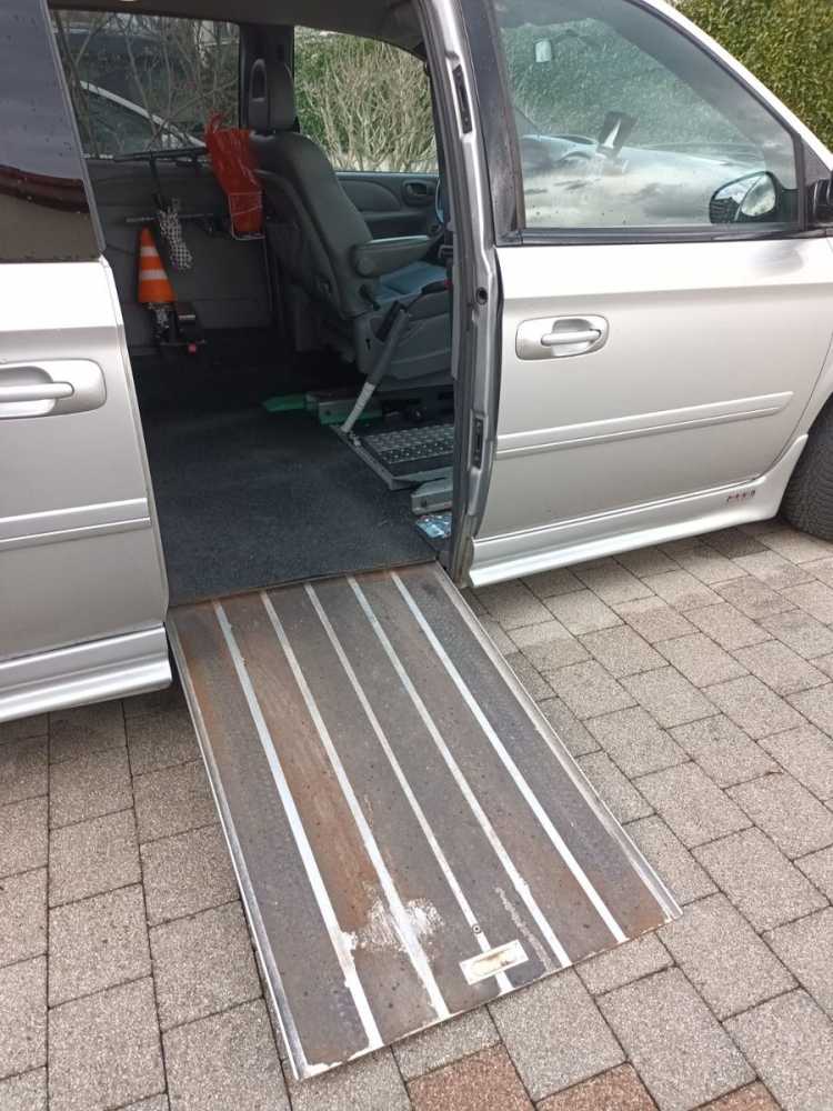 behindertengerechtes-auto-gebraucht Chrysler Grand Voyager Paravan Umbau Selbstfahrer
