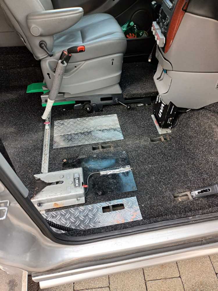Foto Chrysler Grand Voyager Paravan Umbau Selbstfahrer