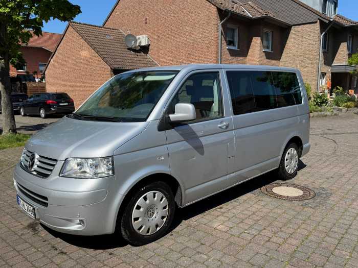Foto VW Bus T5 mit Hebebühne/ Handgas