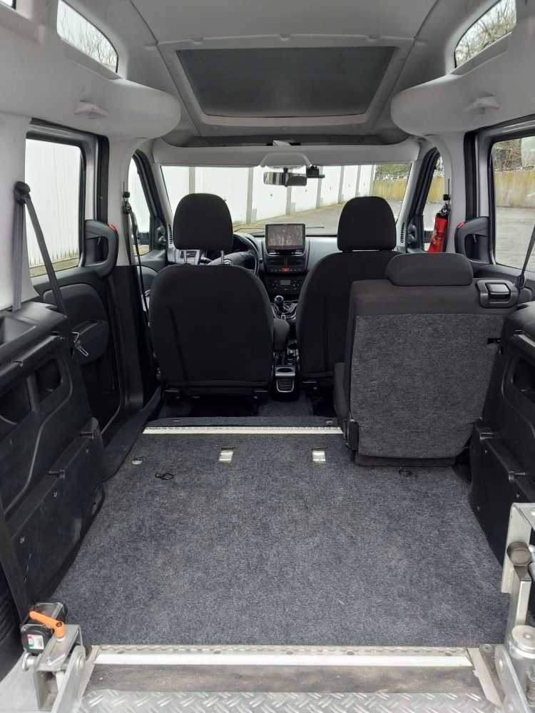 Foto Fiat Doblo, Rollstuhltransportfahrzeug