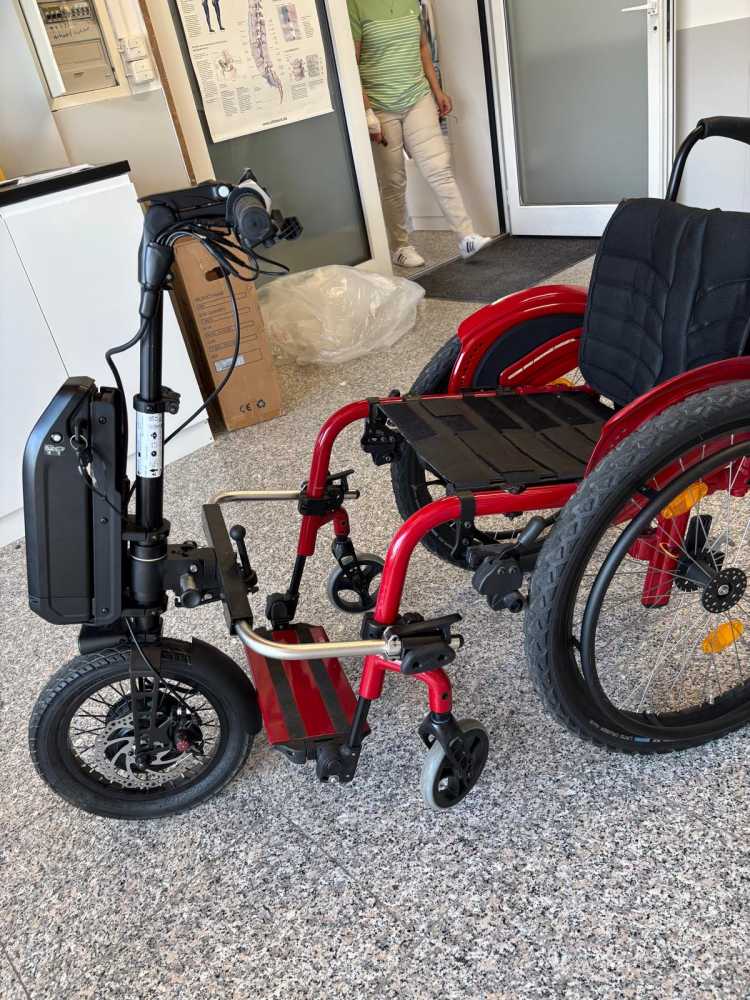 Foto Rollstuhl-Zuggerät von Sunrise Medical - Neu! inkl