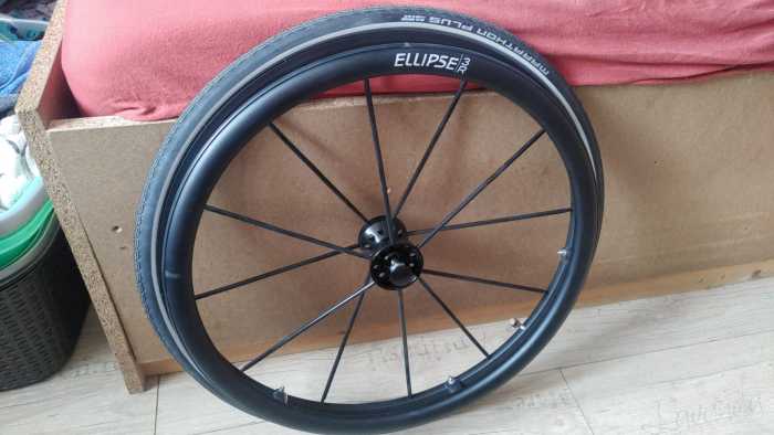 Foto Rollstuhl Reifen Spinergy Art