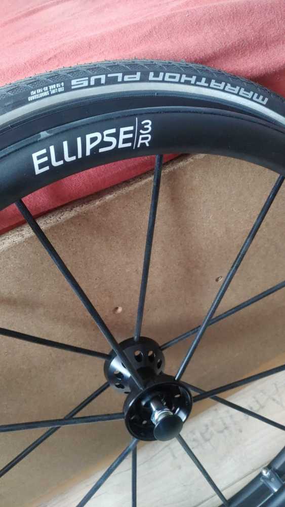 Foto Rollstuhl Reifen Spinergy Art