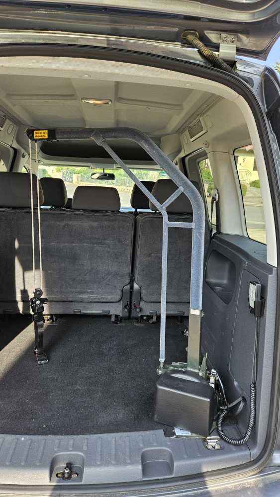 Foto VW Caddy - Rollstuhlkran, Selbstfahrer + 4 Pers.