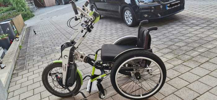 Foto Handbike Husk-E mit Rollstuhl