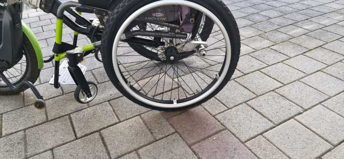 Foto Handbike Husk-E mit Rollstuhl