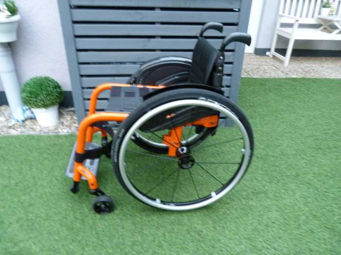 Foto SOPUR Xenon² Aktivrollstuhl Faltrollstuhl Sitzbrei