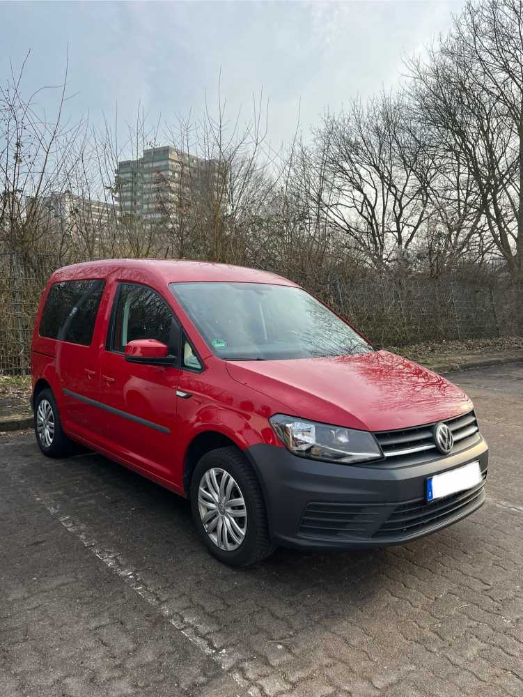 behindertengerechtes-auto-gebraucht VW Caddy mit Ladeboy