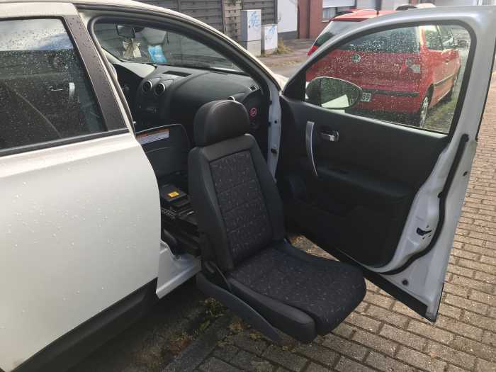 behindertengerechtes-auto-gebraucht PKW m. ausfahr- u. ablenkbarem Beifahrersitz
