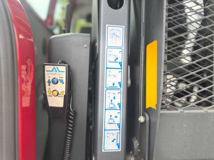 Foto Rollstuhlrampe-/ lift und autom. Fahrersitz zu ver