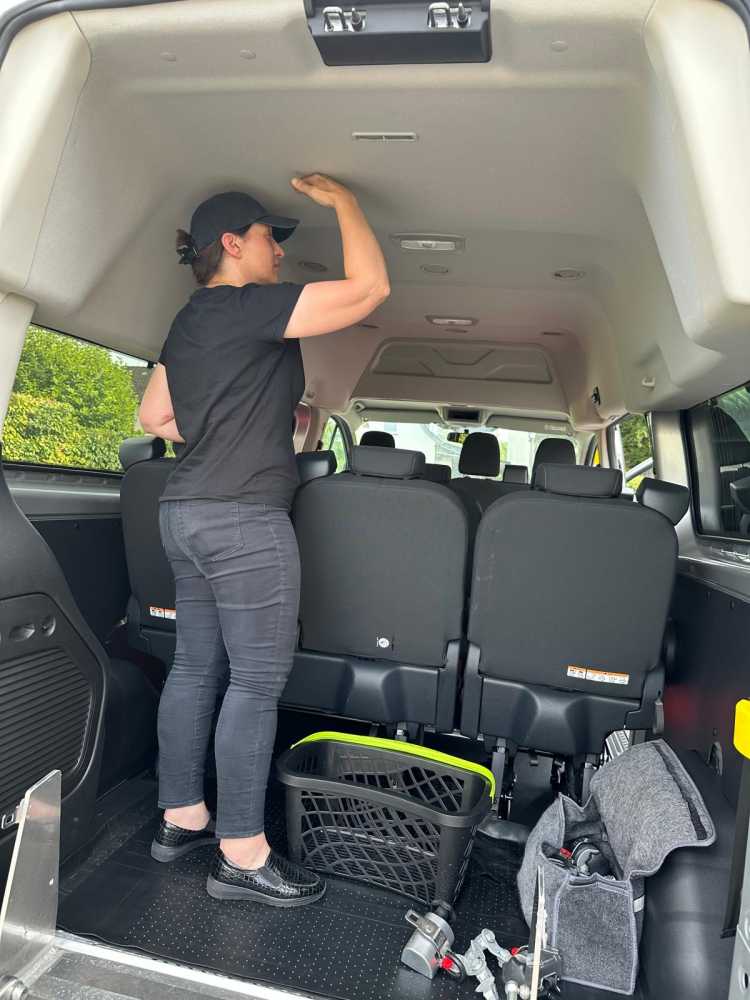 Foto Transporter mit Rollstuhlrampe