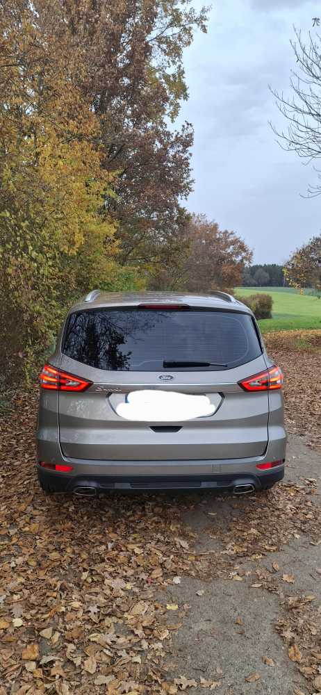 Foto Ford S-Max mit Handgas und Multifunktionsknopf