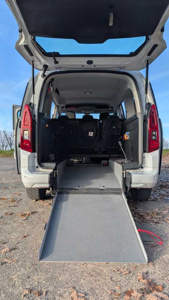 Foto Toyota Proace City Verso L2 | mit Rollstuhlrampe