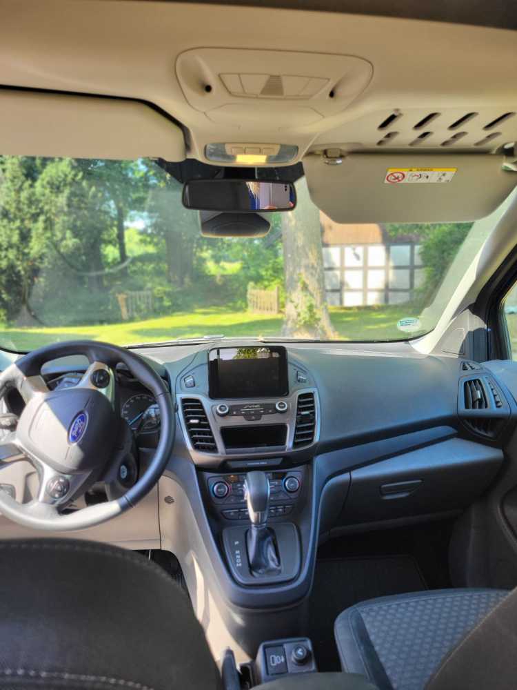 Foto Ford Transit Connect mit Rollstuhlrampe