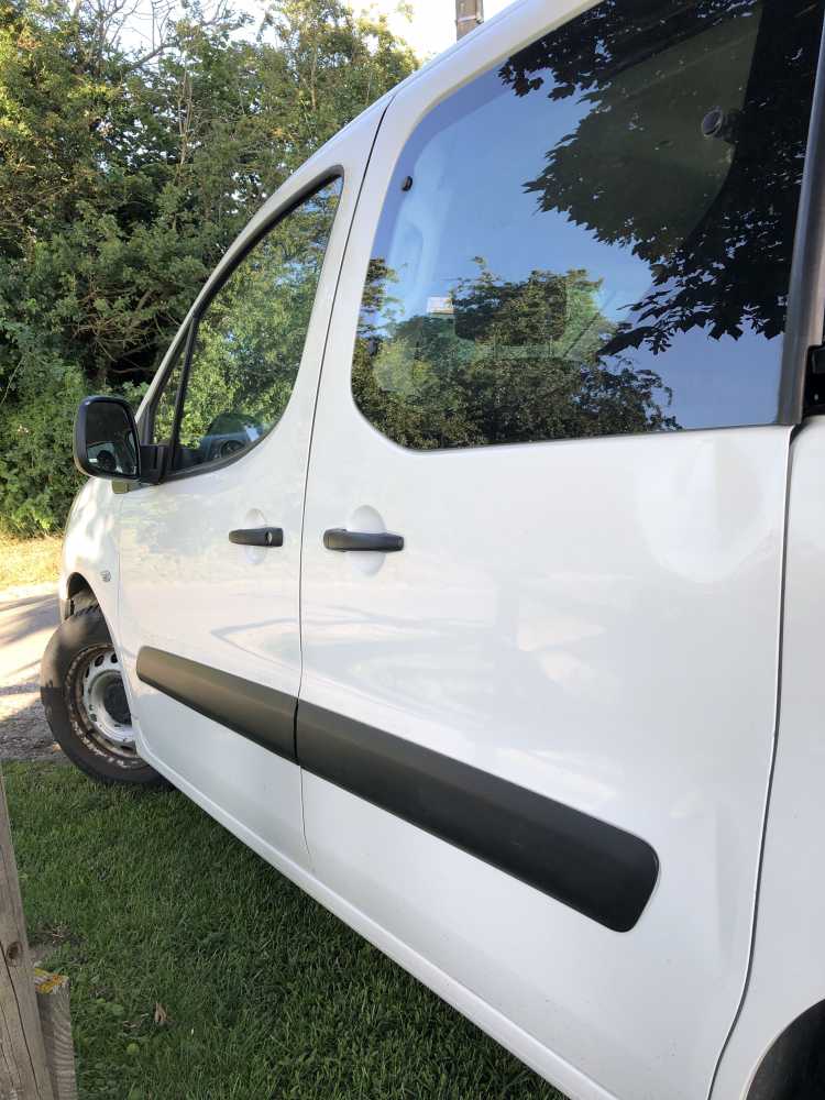 Foto Citroen Berlingo mit Rollstuhl-Rampe, Heckeinsteig