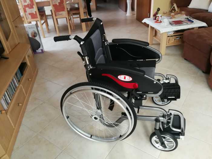 Foto Nagelneuer Alluminium Rollstuhl,