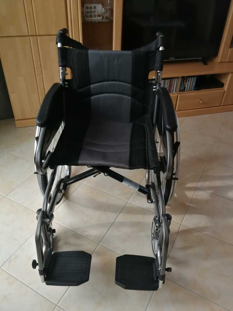 Foto Nagelneuer Alluminium Rollstuhl,