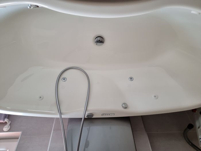 Foto Pflegebadewanne   Fantasy  DIE PLATZSPARENDE HUBW