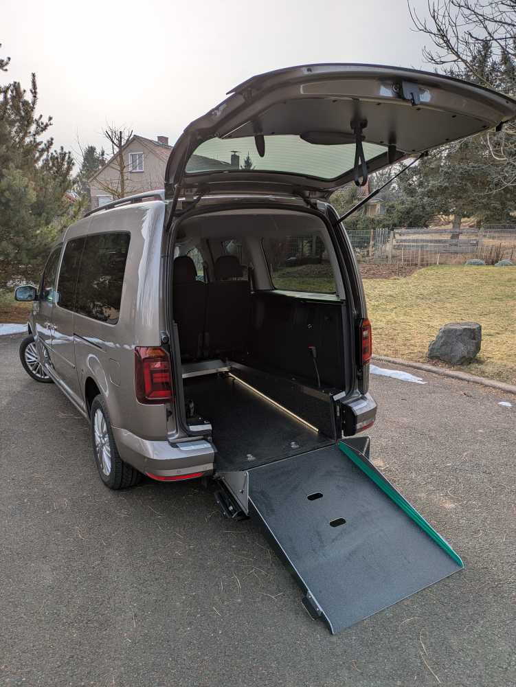 Foto Volkswagen Caddy Maxi 2.0 TDI BMT DSG Comfortline