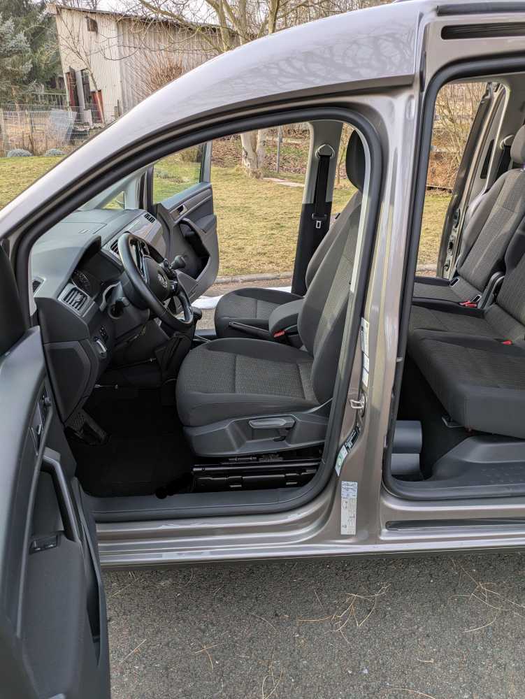 Foto Volkswagen Caddy Maxi 2.0 TDI BMT DSG Comfortline