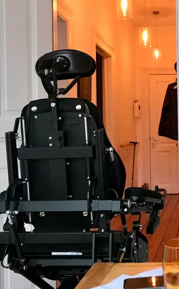 Foto High-End Elektrorollstuhl Swiss Viva Grand S SB40