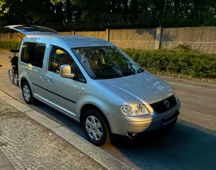 behindertengerechtes-auto-gebraucht VW Caddy Life 1.4 mit Rollstuhlrampe