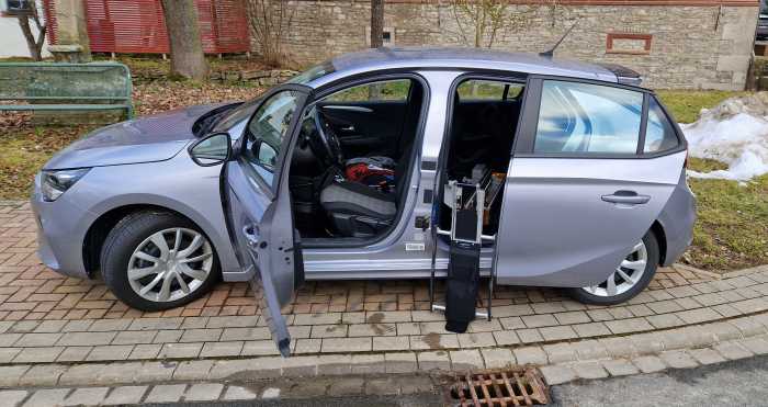 Foto Opel Corsa mit Ladeboy für Selbstfahrer