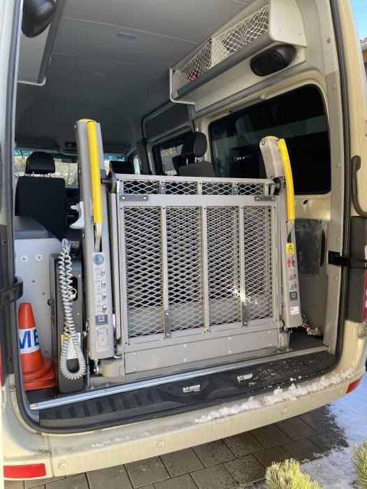Foto Mercedes Sprinter Behinderten Fahrzeug mit Rampe