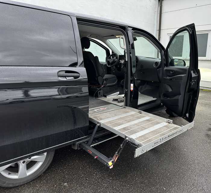 Foto Mercedes-Benz Vito umgebaut für Rollstuhl