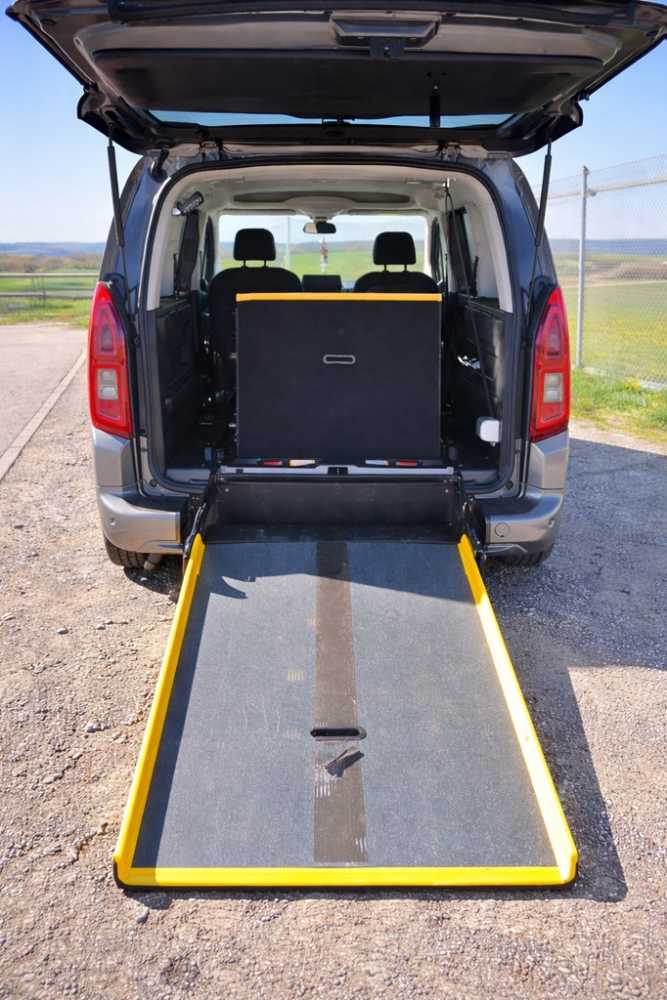 Foto Opel Combo Life 1.5 Diesel KMP Rollstuhlumbau