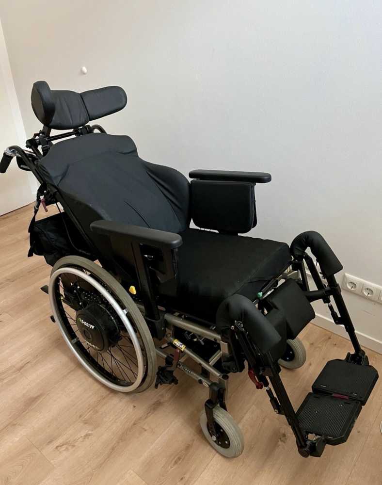 Foto Pflege Rollstuhl Netti III HD Decon E-Drive Antrie