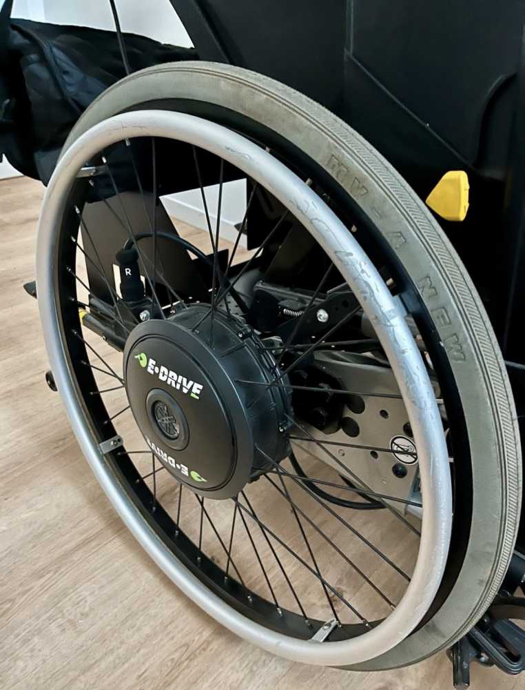 Foto Pflege Rollstuhl Netti III HD Decon E-Drive Antrie