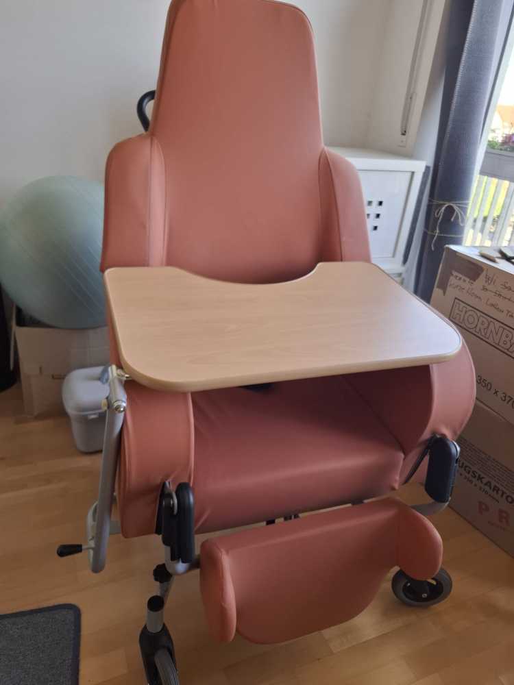 Foto Pflege(Roll)stuhl der Marke Vermeiren