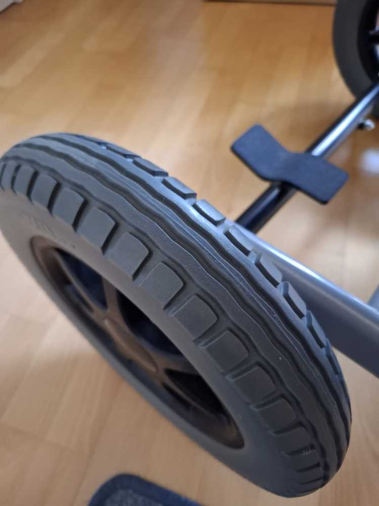 Foto Pflege(Roll)stuhl der Marke Vermeiren