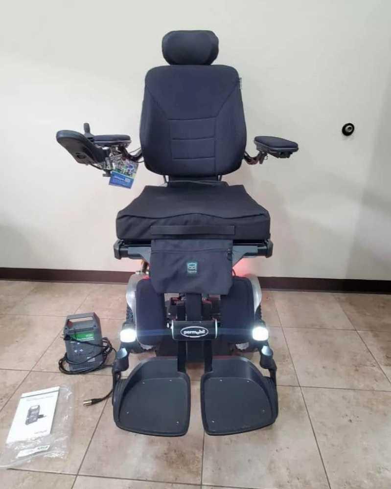Foto Permobil M300 Elektrorollstuhl – Guter Zustand