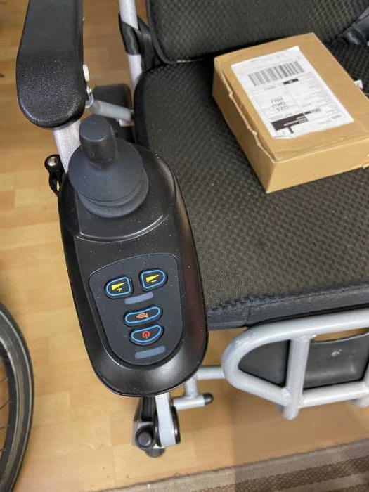 Foto elektrischer Rollstuhl, klappbar